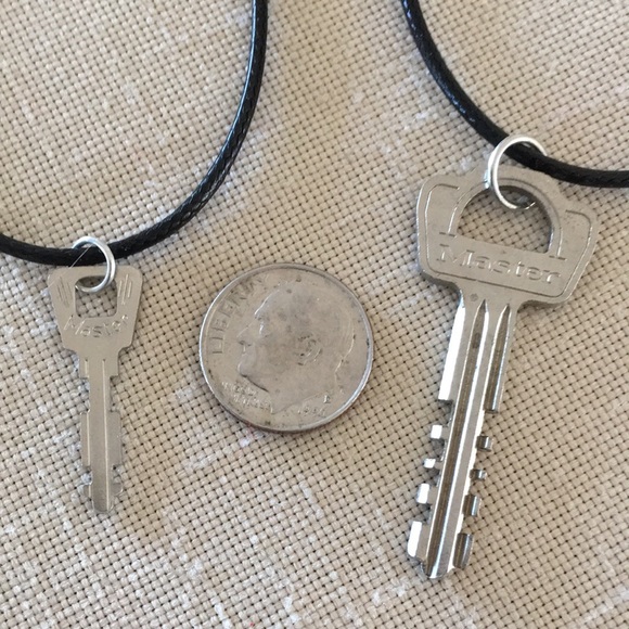 HAND CRAFTED Vintage Master Key Necklace Set Silver Toned - Picture 7 of 9